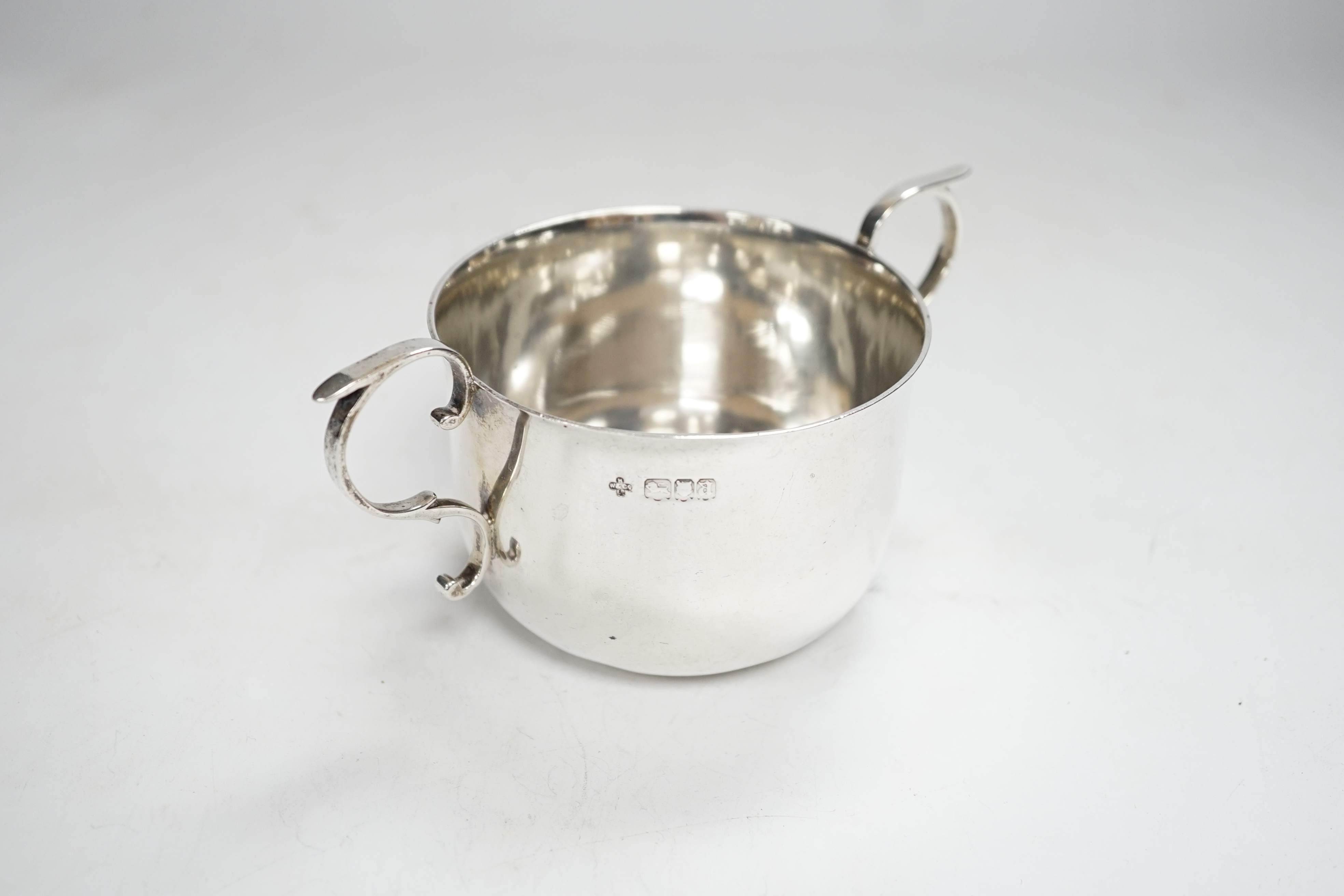 A George V silver porringer, Horace Woodward & Co Ltd, London, 1916, 15.3cm, 6.5oz.